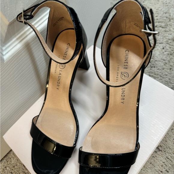 Chinese Laundry black patent heels - Picture 2 of 7